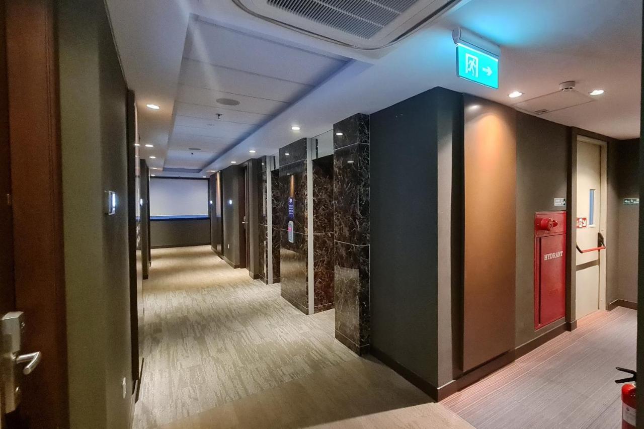 Fox Lite Grogol Jakarta Exterior photo